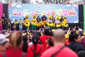 M�s de 1.300 estudiantes del SEM celebraron la llegada de la primavera