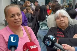 Feriantes de la Plaza 25 de Mayo se manifiestan en reclamo por el traslado