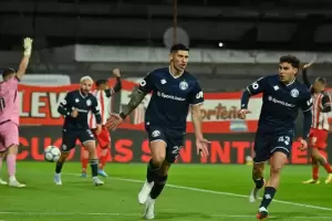 Independiente Rivadavia le gan� a Barracas Central y es l�der de la tabla anual