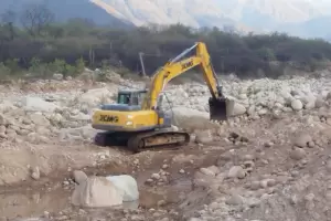 Medio Ambiente realiza trabajos de encauzamiento y dragado en el r�o Quinmivil