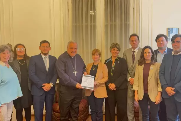 La Defensor�a del Pueblo se reuni� con la CEA por la protecci�n digital de menores