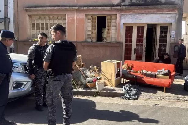 Caso Agostina: familiares de Barrelieres comenzaron a retirar muebles y limpiar la casa