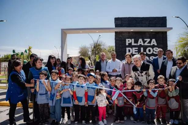 Saujil inaugur� su primera Plaza de los Ni�os y m�s de 2.000 metros de asfaltado