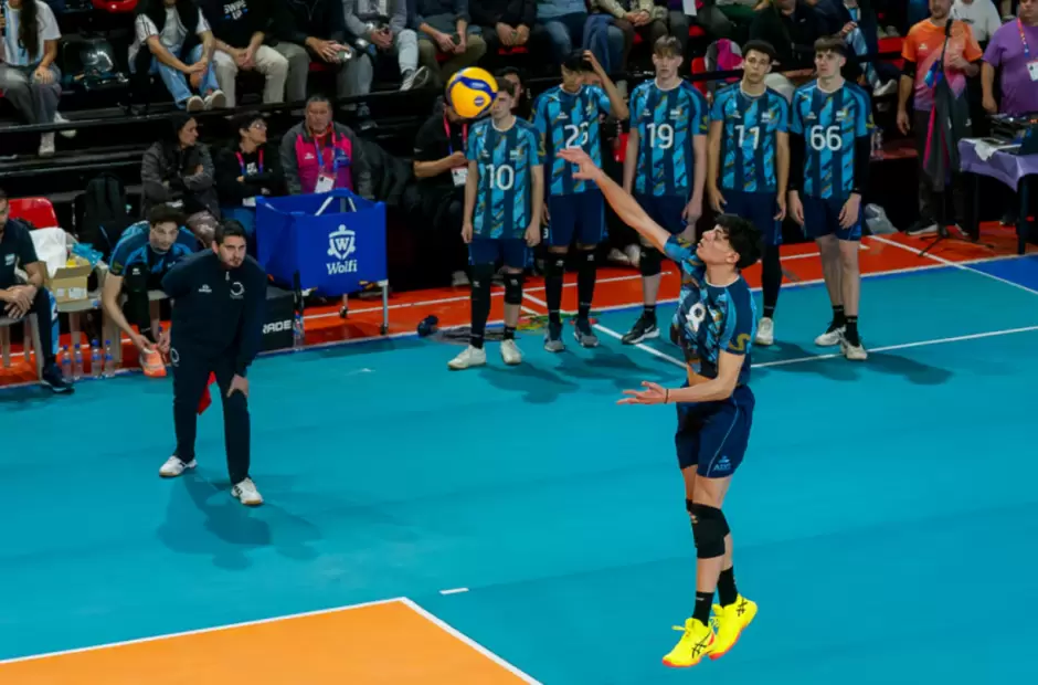 Los pibes del v�ley siguen invictos