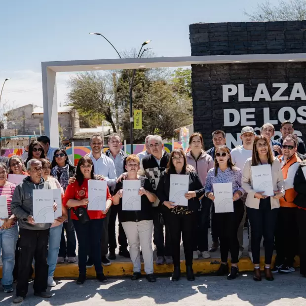M�s de 40 familias de Saujil recibieron las escrituras de sus viviendas