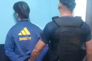Atac� a un joven y le destroz� la vidriera a un comercio en Catamarca