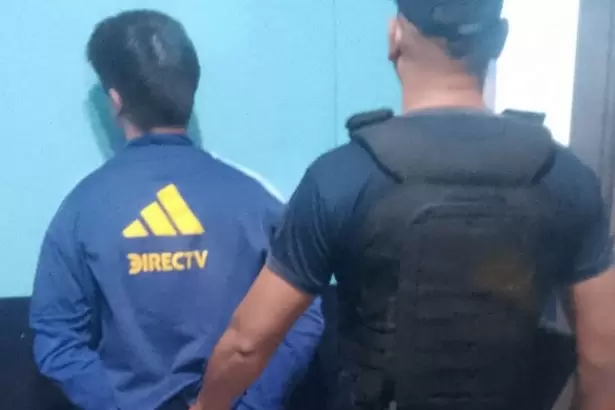 Atac� a un joven y le destroz� la vidriera a un comercio en Catamarca
