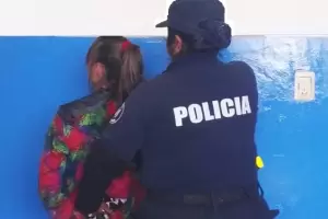 Ingres� a una casa y agredi� a un hombre: termin� detenida