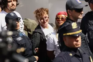 Arrestaron a la actriz Susan Sarandon en una protesta contra Benjamin Netanyahu