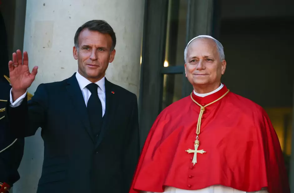 Le�n XIV lleg� a Francia