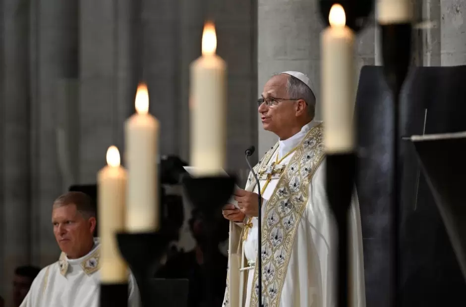 Le�n XIV en Notre Dame