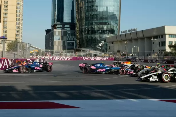 Colapinto choc� a Gasly y ambos abandonaron el GP de Azerbaiy�n