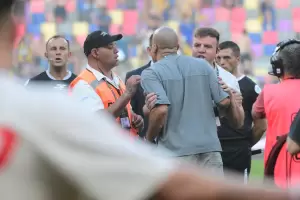 Ver�n arremeti� contra el �rbitro tras la derrota con Rosario Central: "Es culpa tuya"