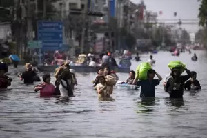 Bangkok, bajo el agua: declararon zona de desastre tras casi 48 horas de lluvias torrenciales