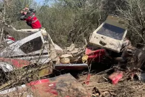 Cay� una avioneta en C�rdoba: hay menores heridos