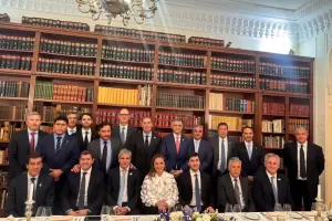 Gobernadores en Par�s: Santilli negocia las PASO y afianza el v�nculo con las provincias