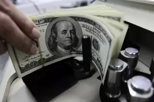 El d�lar cort� su racha alcista y el BCRA cierr� el mes con compras r�cord, pero reservas a la baja