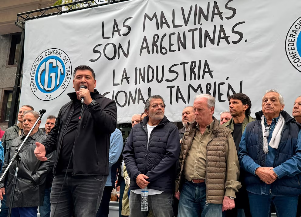 La CGT marchó en defensa de la industria nacional y advirtió: "La lucha se va a seguir profundizando"