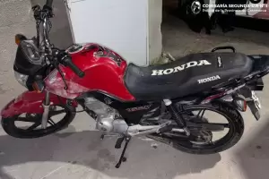 Recuperan una moto sustra�da en la zona sur de la Capital