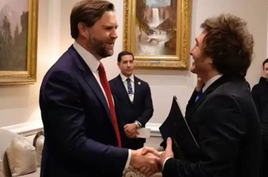 JD Vance saluda a Javier Milei