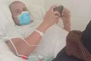 Un joven termin� la quimioterapia y necesita ayuda para continuar su tratamiento