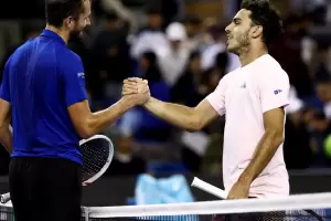 Cer�ndolo choc� con el muro de Medvedev en Beijing y se qued� sin semifinales