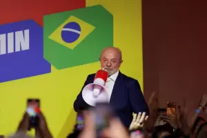 Lula llam� a una nueva campa�a tras quedar segundo frente a Fl�vio Bolsonaro
