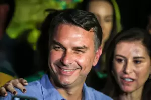 Fl�vio Bolsonaro celebr� el triunfo y asegur� que Brasil quiere un cambio