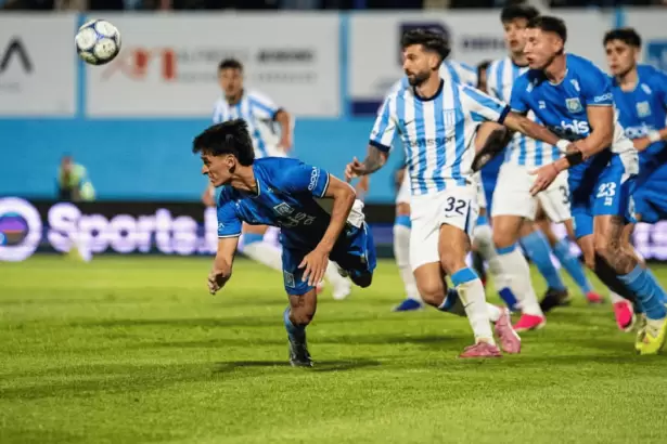 Racing volvi� al triunfo y derrot� 2-1 a Estudiantes de R�o Cuarto