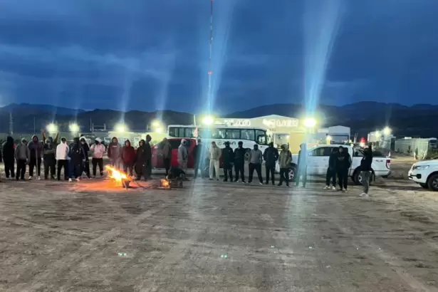 Proveedores mineros bloquean otra vez el ingreso a la planta de litio en Fiambal�