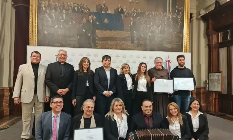 homenaje esquiu