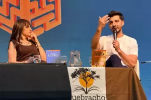 Dos autores catamarque�os presentaron sus obras en la Feria del Libro