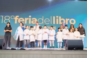 De las aulas a la Feria del Libro: estudiantes llevan sus historias y creaciones