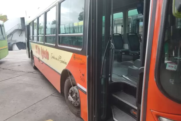 Retiraron de circulaci�n un colectivo de la empresa 25 de Agosto:�porqu�?