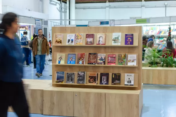La Feria del Libro de Catamarca celebra su s�bado estelar con Teresa Parodi y m�ltiples propuestas