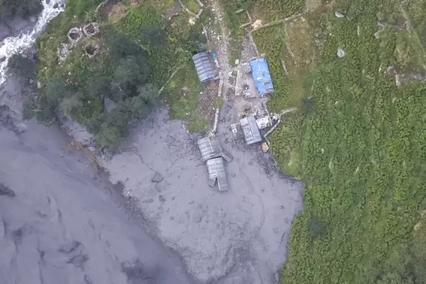 VIDEO: una nueva inundaci�n repentina en Nepal arras� con todo un pueblo