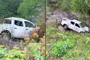 Una camioneta de la Municipalidad de Los Altos volc� y cay� a un barranco