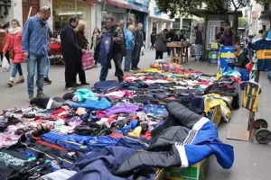 La informalidad laboral llega al 45% en la Argentina y supera el 80% en el norte