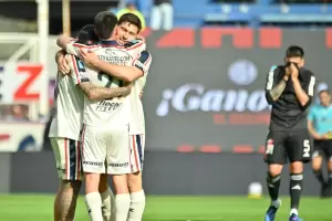San Lorenzo le gan� a Riestra, consigui� su primer triunfo y tom� aire