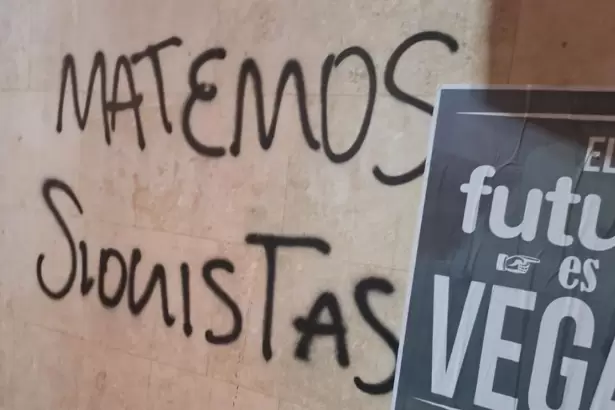 Las violentas pintadas tras la marcha por el Encuentro Plurinacional de Mujeres