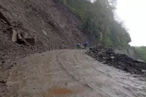 Lluvias, niebla y derrumbes complican la circulaci�n en rutas de Catamarca