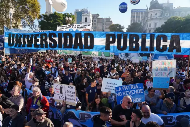 Quinta Marcha Federal Universitaria: reclaman la aplicaci�n inmediata de la ley