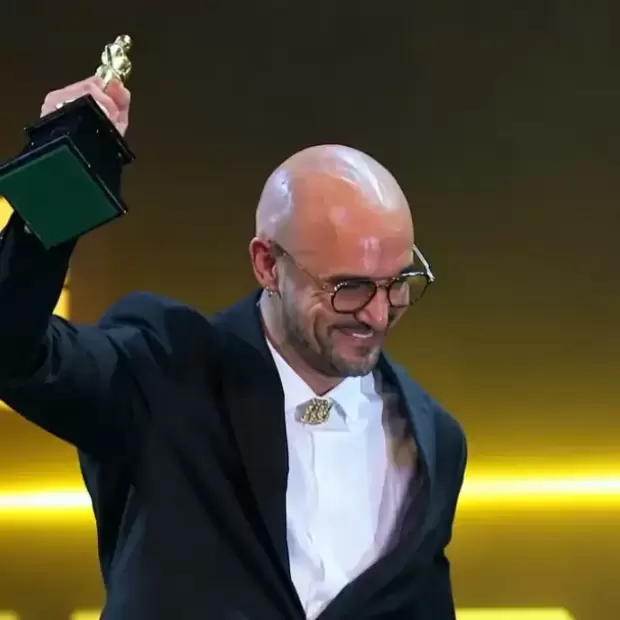 Abel Pintos se qued� con el Mart�n Fierro de Oro de la M�sica