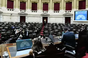 Por la ayuda de los aliados, la oposici�n no lleg� al qu�rum para derogar el DNU 70