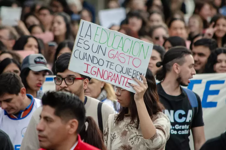 quita marcha universitaria