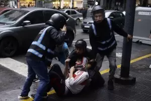 M�s de 30 detenidos y ocho polic�as heridos por los incidentes en la marcha universitaria
