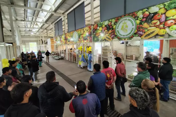 La Virgen del Valle llev� su bendici�n al Mercado de Abasto y al Ej�rcito Argentino