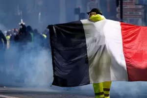 Ultraviolentos, los Chalecos Amarillos regresan a Francia seis a�os despu�s