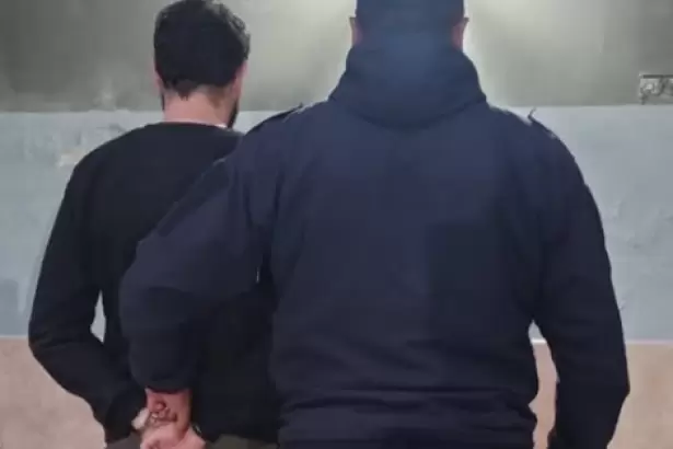 Lo arrestaron por violencia de g�nero y le secuestraron armas y municiones