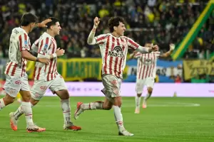Instituto venci� a Defensa, se clasific� a los playoffs y manda en la Zona A